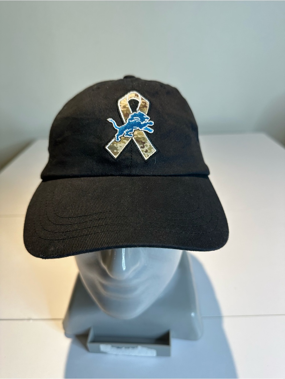 Black Detroit Lions Ribbon Logo Baseball Cap